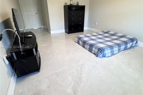 Villa ou maison à vendre à Miami, Floride: 4 chambres, 224.08 m2 № 2063894 - photo 9