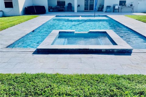 Villa ou maison à vendre à Miami, Floride: 4 chambres, 224.08 m2 № 2063894 - photo 13