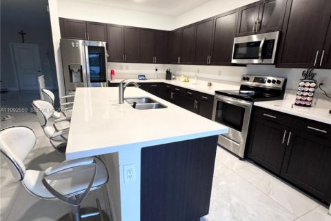 Villa ou maison à vendre à Miami, Floride: 4 chambres, 224.08 m2 № 2063894 - photo 5