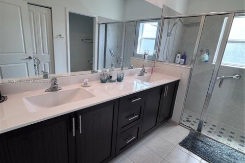 Villa ou maison à vendre à Miami, Floride: 4 chambres, 224.08 m2 № 2063894 - photo 11