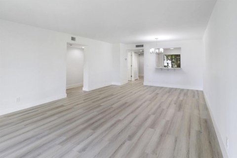 Condo in Delray Beach, Florida, 2 bedrooms № 2392026 - photo 12