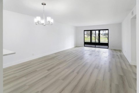 Condo in Delray Beach, Florida, 2 bedrooms № 2392026 - photo 13
