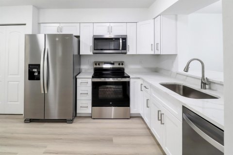 Condo in Delray Beach, Florida, 2 bedrooms № 2392026 - photo 8