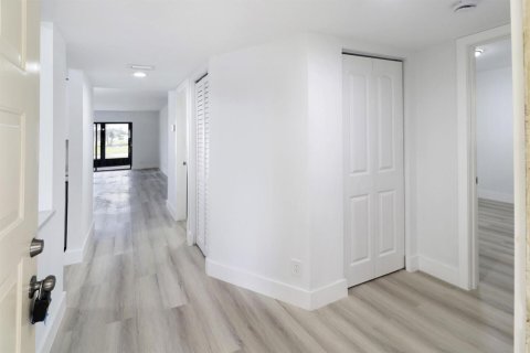 Condo in Delray Beach, Florida, 2 bedrooms № 2392026 - photo 5