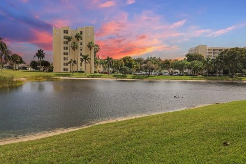 Condo in Delray Beach, Florida, 2 bedrooms № 2392026 - photo 19