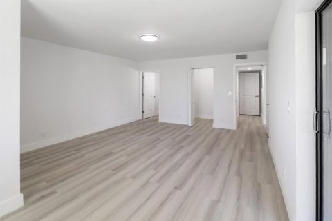 Condo in Delray Beach, Florida, 2 bedrooms № 2392026 - photo 22