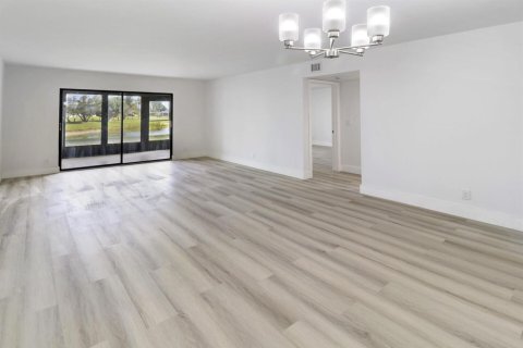 Condo in Delray Beach, Florida, 2 bedrooms № 2392026 - photo 14