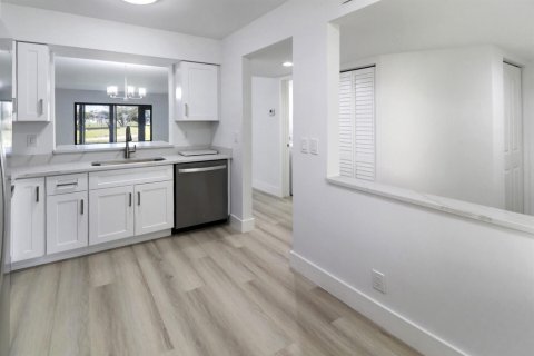 Condo in Delray Beach, Florida, 2 bedrooms № 2392026 - photo 9