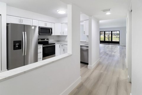 Condo in Delray Beach, Florida, 2 bedrooms № 2392026 - photo 7