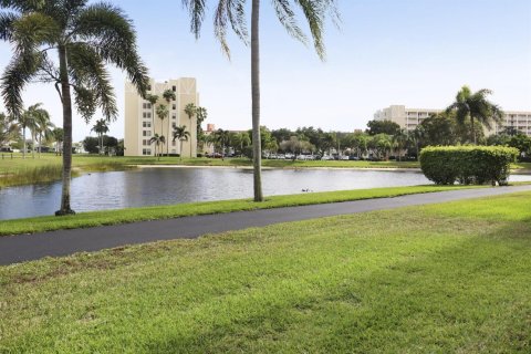 Condo in Delray Beach, Florida, 2 bedrooms № 2392026 - photo 18