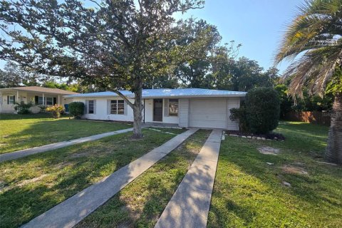 Casa en alquiler en Spring Hill, Florida, 3 dormitorios, 104.79 m2 № 1903112 - foto 1
