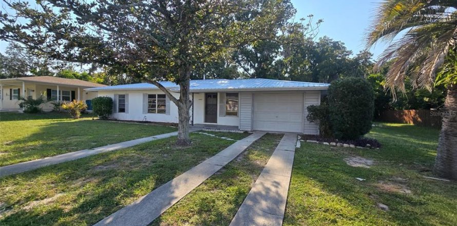 Casa en Spring Hill, Florida 3 dormitorios, 104.79 m2 № 1903112