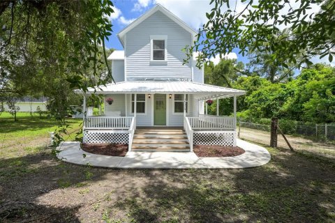 House in Dade City, Florida 3 bedrooms, 168.34 sq.m. № 2258255