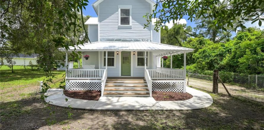 House in Dade City, Florida 3 bedrooms, 168.34 sq.m. № 2258255