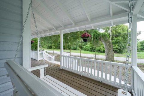 House in Dade City, Florida 3 bedrooms, 168.34 sq.m. № 2258255 - photo 8