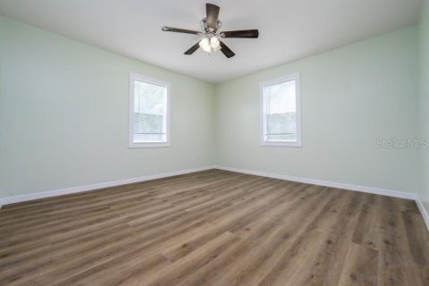 House in Dade City, Florida 3 bedrooms, 168.34 sq.m. № 2258255 - photo 30