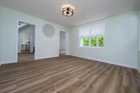 House in Dade City, Florida 3 bedrooms, 168.34 sq.m. № 2258255 - photo 12