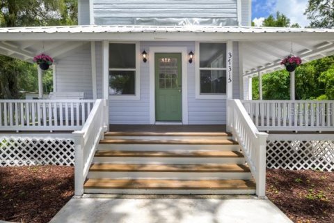 House in Dade City, Florida 3 bedrooms, 168.34 sq.m. № 2258255 - photo 5