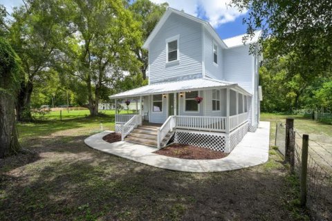 House in Dade City, Florida 3 bedrooms, 168.34 sq.m. № 2258255 - photo 2