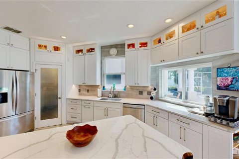 House in Oakland, Florida 4 bedrooms, 281.03 sq.m. № 1744249 - photo 6