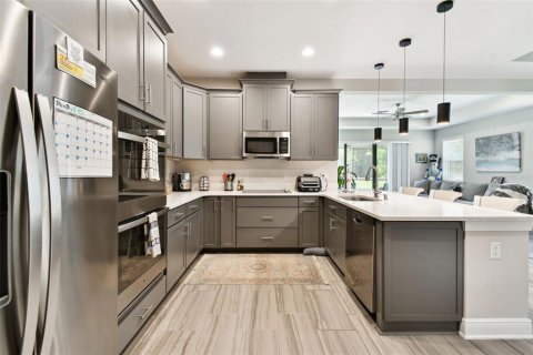 House in Tampa, Florida 2 bedrooms, 163.69 sq.m. № 1630951 - photo 13