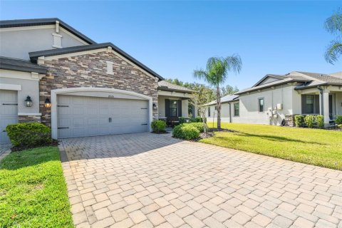 House in Tampa, Florida 2 bedrooms, 163.69 sq.m. № 1630951 - photo 2