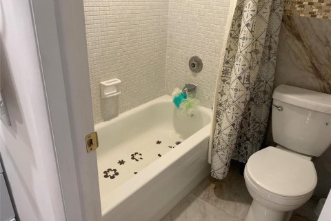 Condominio en venta en Tamarac, Florida, 1 dormitorio, 65.03 m2 № 2084702 - foto 9