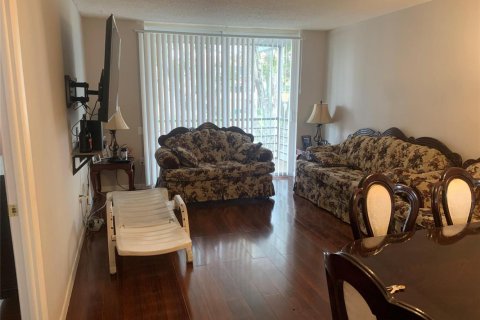 Condominio en venta en Tamarac, Florida, 1 dormitorio, 65.03 m2 № 2084702 - foto 4