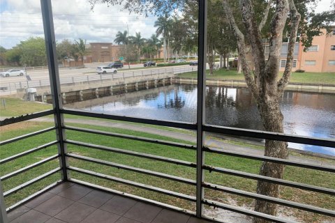 Condominio en venta en Tamarac, Florida, 1 dormitorio, 65.03 m2 № 2084702 - foto 13