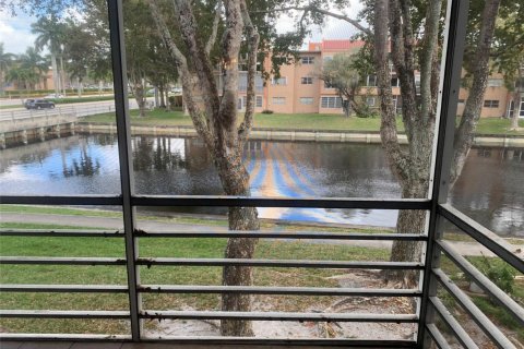 Condominio en venta en Tamarac, Florida, 1 dormitorio, 65.03 m2 № 2084702 - foto 12