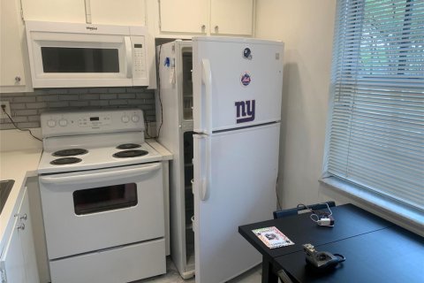 Condominio en venta en Tamarac, Florida, 1 dormitorio, 65.03 m2 № 2084702 - foto 2