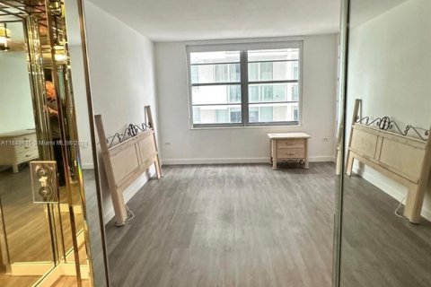 Condo in Miami Beach, Florida, 2 bedrooms  № 2014640 - photo 26