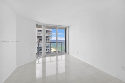 Condo in Sunny Isles Beach, Florida, 2 bedrooms № 1976487 - photo 19