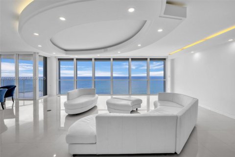 Condo in Sunny Isles Beach, Florida, 2 bedrooms № 1976487 - photo 7