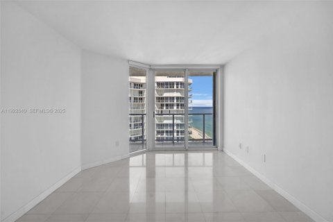 Condo in Sunny Isles Beach, Florida, 2 bedrooms № 1976487 - photo 14