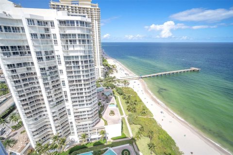 Condo in Sunny Isles Beach, Florida, 2 bedrooms № 1976487 - photo 30