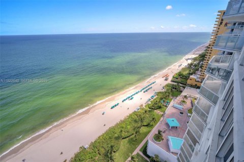 Condo in Sunny Isles Beach, Florida, 2 bedrooms № 1976487 - photo 8