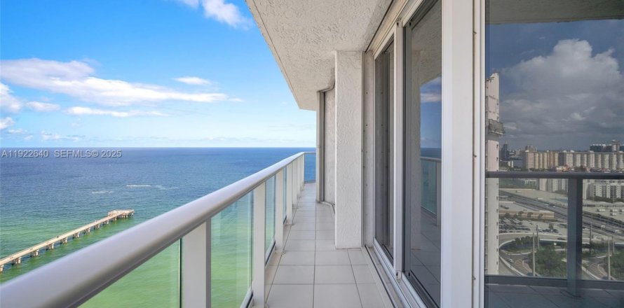 Condo in Sunny Isles Beach, Florida, 2 bedrooms № 1976487