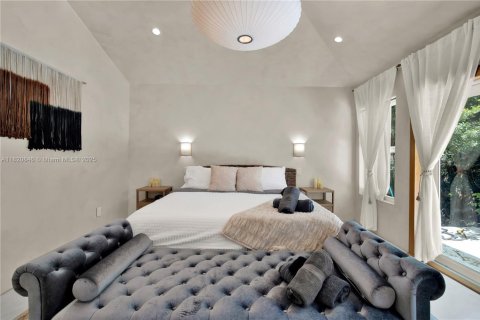 House in Miami, Florida 4 bedrooms, 201.69 sq.m. № 1779353 - photo 29