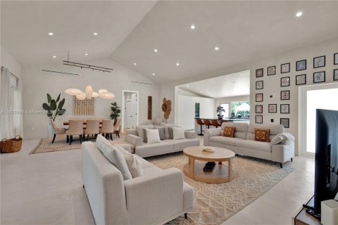 House in Miami, Florida 4 bedrooms, 201.69 sq.m. № 1779353 - photo 14