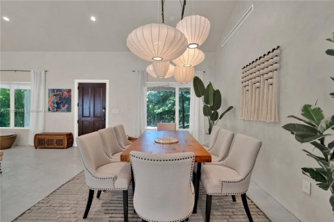 House in Miami, Florida 4 bedrooms, 201.69 sq.m. № 1779353 - photo 10