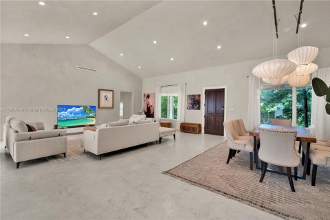 House in Miami, Florida 4 bedrooms, 201.69 sq.m. № 1779353 - photo 9