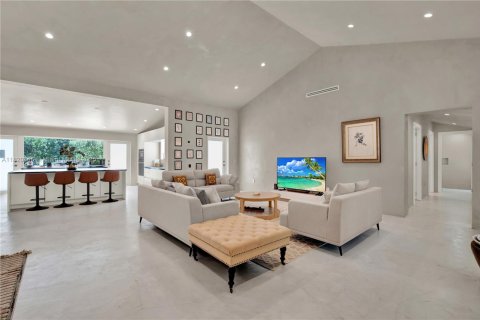 House in Miami, Florida 4 bedrooms, 201.69 sq.m. № 1779353 - photo 5