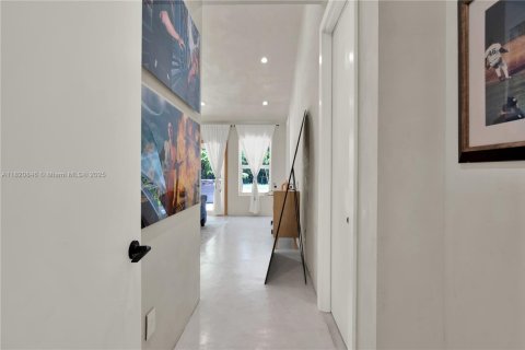 House in Miami, Florida 4 bedrooms, 201.69 sq.m. № 1779353 - photo 26