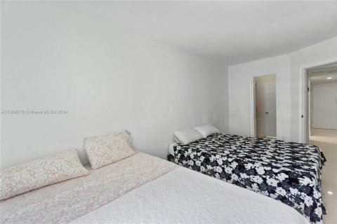Condo in Miami Beach, Florida, 1 bedroom  № 1931568 - photo 11