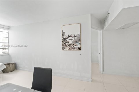 Condo in Miami Beach, Florida, 1 bedroom  № 1931568 - photo 3