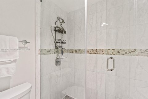 Condo in Miami Beach, Florida, 1 bedroom  № 1931568 - photo 17