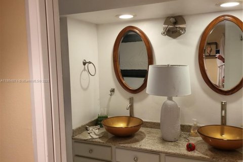 Condominio en alquiler en North Palm Beach, Florida, 2 dormitorios, 132.11 m2 № 1979301 - foto 2