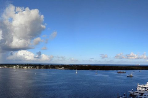 Condominio en alquiler en North Palm Beach, Florida, 2 dormitorios, 132.11 m2 № 1979301 - foto 1