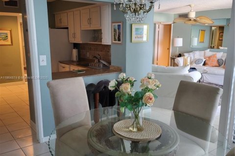 Condominio en alquiler en North Palm Beach, Florida, 2 dormitorios, 132.11 m2 № 1979301 - foto 5